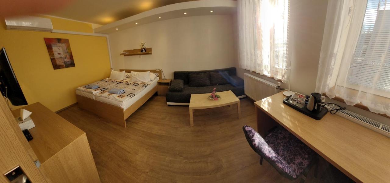 Hotel Gol Prostějov Екстериор снимка