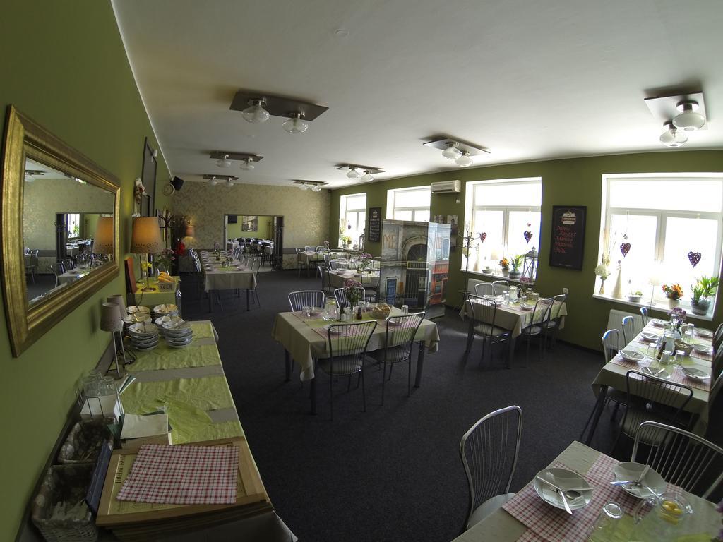 Hotel Gol Prostějov Екстериор снимка
